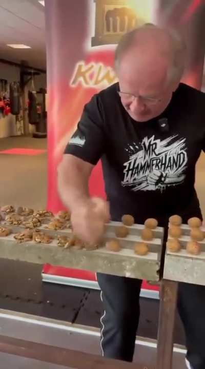 293 WALNUTS IN 60 SECONDS A GUINESS RECORD 