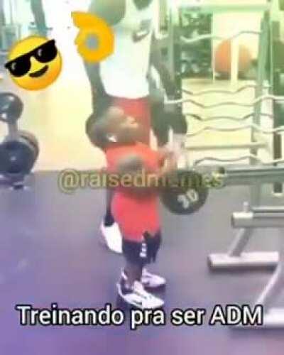 Anão bombado passando no grupo pra dar um boa noite