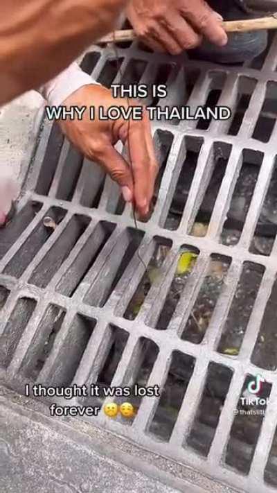 motorbike taxi drivers helped save this guy's airpods