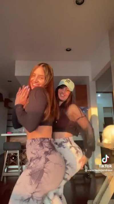 #Valeriaalejandravv that ass is incredible 🍑😜