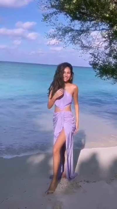 Imagine you and your friends discovering an angelic mermaid Radhika Seth on a secluded beach🧜🏼🥵