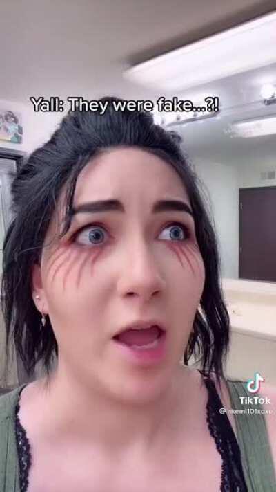 A ver otra vez vatillos que parece que nunca han visto a una morra. Las tetas son pura grasa. Se pueden aplanar y esconder como un gordito