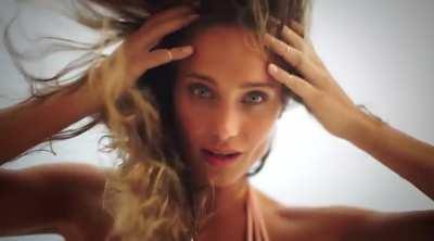 Hannah Davis; Irresistible (2016)