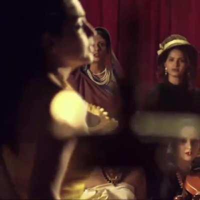 Yami Gautam squeeze her yummy melons 😍