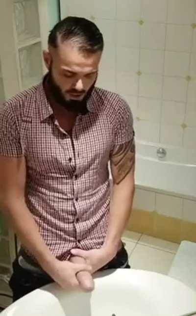 (36) Jerking off in the bathroom while the family waits for me at the dinner table 😅