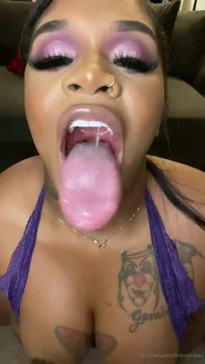 Kakey aka lickmykakez 😍🥵👅 MEGA FOLDER 🟥📂 12 GB!! RARE AF 💎. DM me if you want to buy 💰. Serious inquiries only