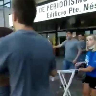 [Cringe] Kirchneristas peleándose contra kirchneristas en una universidad kirchnerista llamada Néstor Kirchner