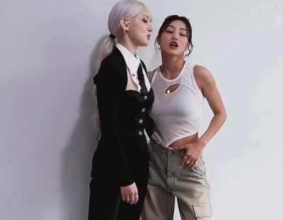 Jihyo and Somi are so hot🥰