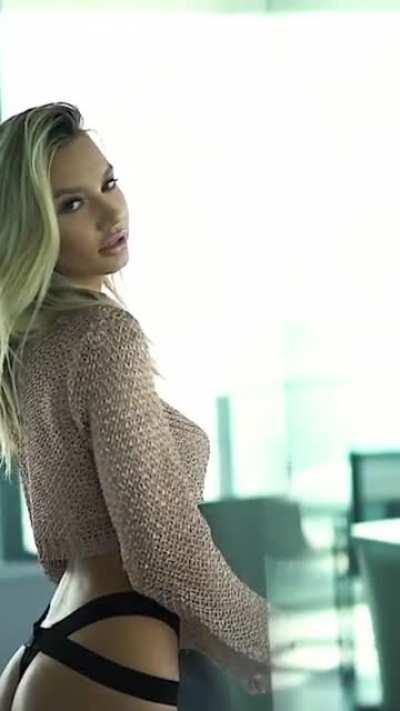 Let's celebrate the 3,000 member milestone with Alexa Collins' shirt