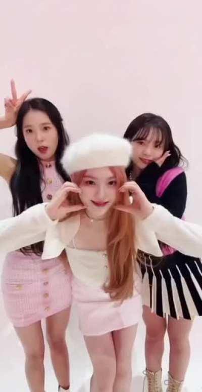 [211130] Yujin, Mashiro & Chaehyun TikTok update: Stop Motion✋🛑