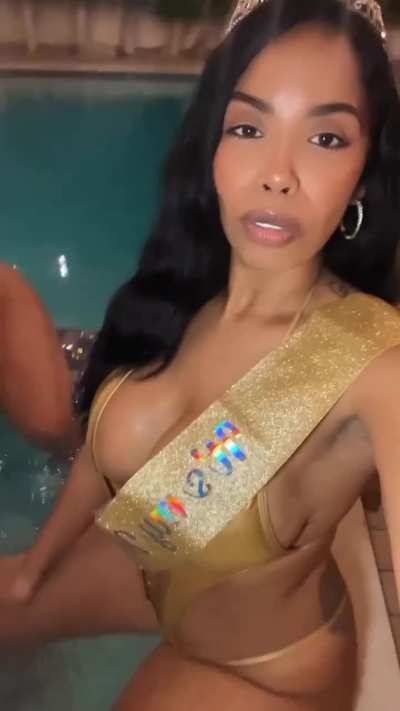 Eyes up here, naughty boy!