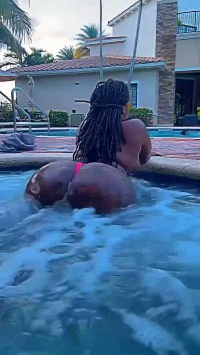 No way she growing with that floating device back there