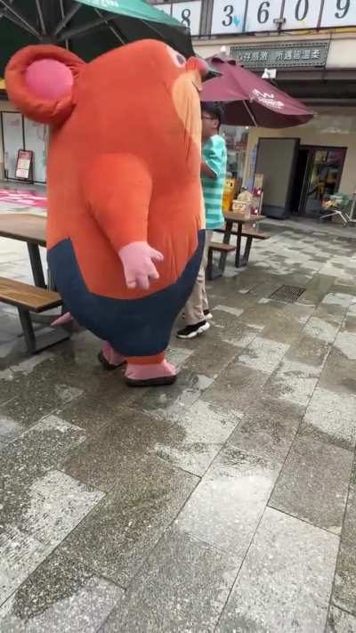 Planes to Ukraine and bio terror weapons to China. Look out Pierre, Sweden’s coming for your export crown 👑 🇸🇪 💪