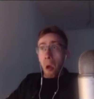 Gente una pregunta como puedo mejorar la cabeza de mi personaje a la hora de dibujar? es que siempre me queda fea la cara