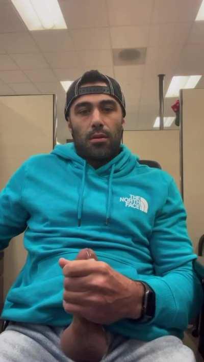 Heres an office cumshot compilation i made. More new videos will be coming soon, i promise. Hope you all had a great holiday!