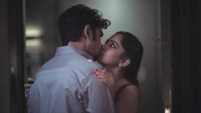 Ahsaas Channa Unleashed - Kiss Scene ( bright version)