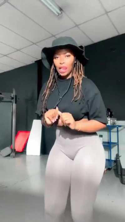 She loves to dance🔥