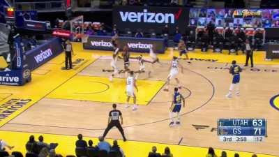 [Highlight] Kent Bazemore with the and-one as he tries to catch up to Curry