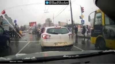 Lutsk, a teenager took his father's car, the police chased, five in the hospital