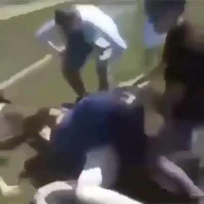 Un día normal en el recreo de la escuela