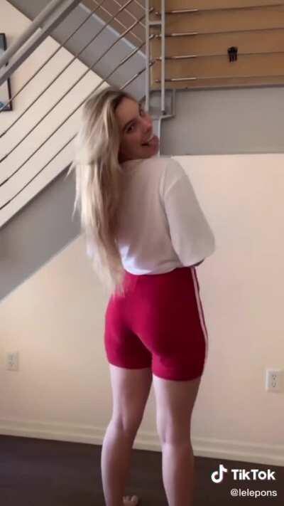 More ass shaking on tiktok