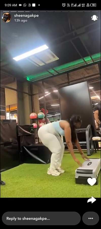 Want her to sit on my face 👀