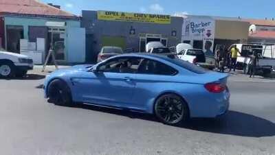 [South Africa] How could they not see the cops?