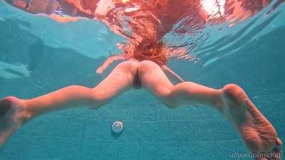 POV: You are hanging with a giant woman in the pool [F] 