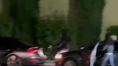 Ontem em San Francisco um grupo de 50 vítimas da sociedade assaltaram uma Nordstrom (luxo) e nem polícia à vista