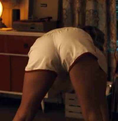 Love how much of a shamless milf Jennifer Lawrence has become