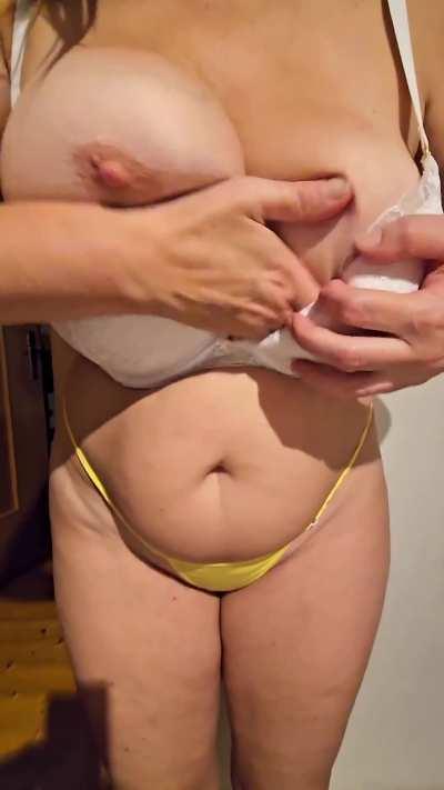 Vintage 1970 spring-loaded tits