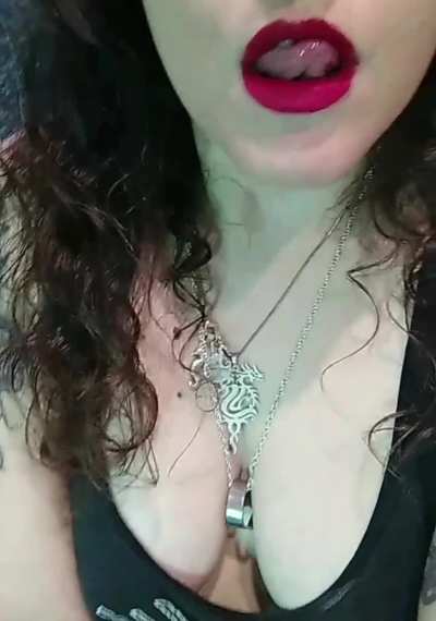 Submissive slut here