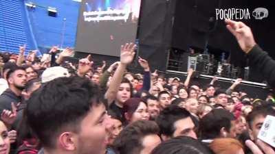 Conocer a Green Day o Messi con la copa?