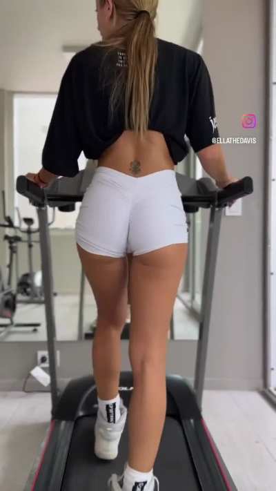 Cutie booty treadmill walk