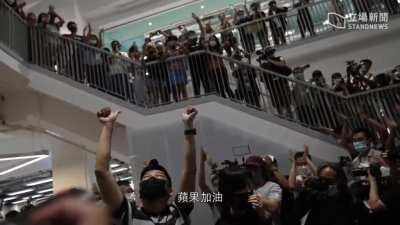 有被感动到，世界绝不会忘记香港的牺牲为新冷战敲响了警钟。香港人加油！