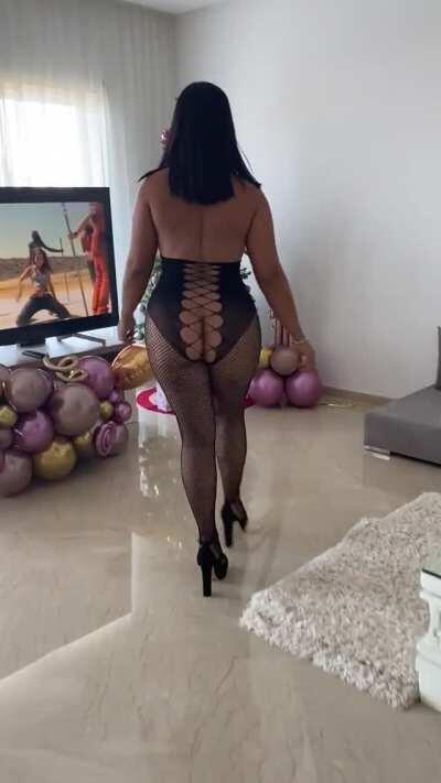 Follow a 40yr old mom in her naughty life 💅🏽