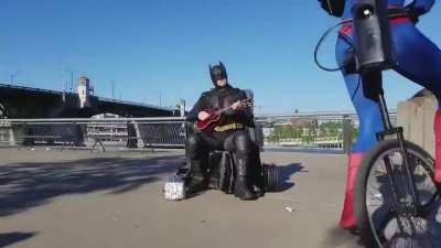 HUMOR: These days the (economic) situation is tough for superheroes