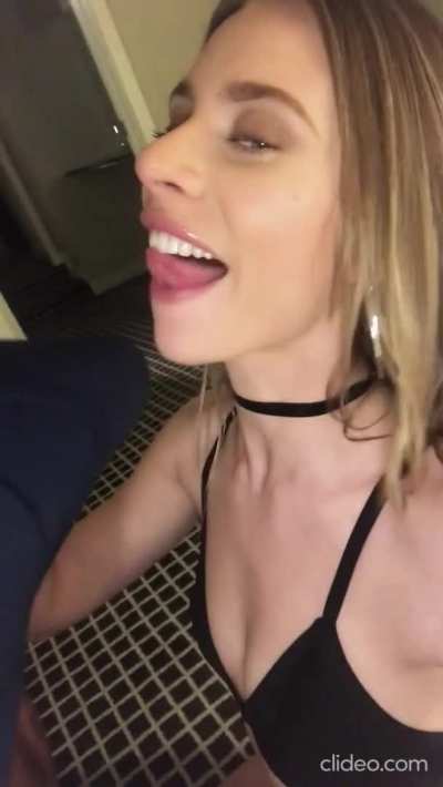 You wanted to go on holiday together, but unfortunately you had to step in at work at short notice. You wished her a lot of fun when she left and she wanted to send you regular updates. But you didn't expect that you would get something like that before s