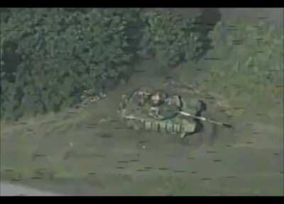 russian burning alive trying to escape out of the hatch of his  T-90MS