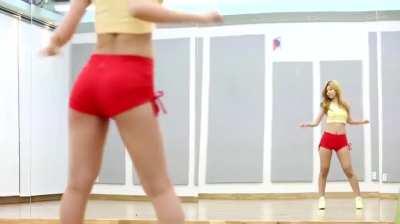 Seoyoung and her tight ass, god 😍