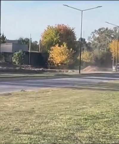 Lobos: Willero en plena fuga impactó contra el tensor de un poste y se dio terrible palo