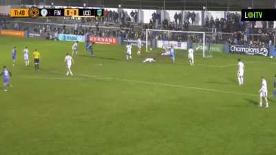 Grade Lomboto gets the scoring going early in a wild match between Finn Harps and UCD that saw a total of 7 goals put in. The final score doesn’t matter, all that matters is both teams had fun.