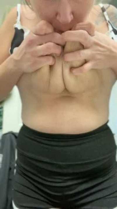 I had to watch a few times to see that milk dripping down my tongue