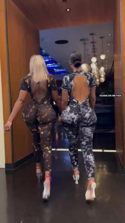 Bubble Booty walkaway Queens ( Lala Koi on the right )