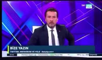 İlkokulda salak olduğumu düşünen öğretmenimle 20 yıl sonra karşılaşırım ve ne yaptığımı sorar