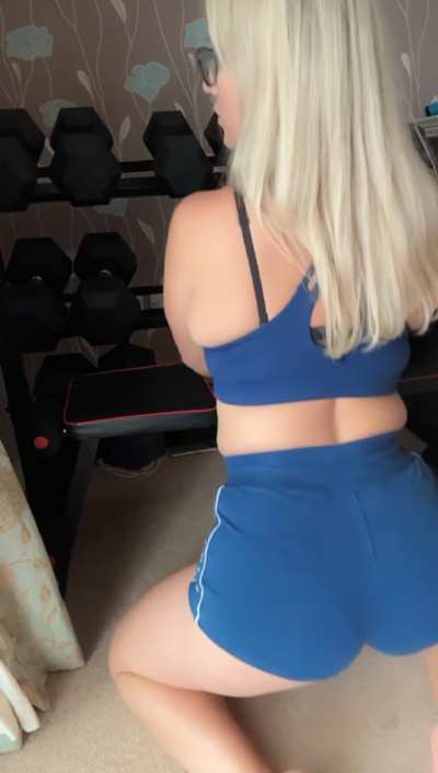 I want to be your favorite MILF, you won't regret it, trust me 🤤😉