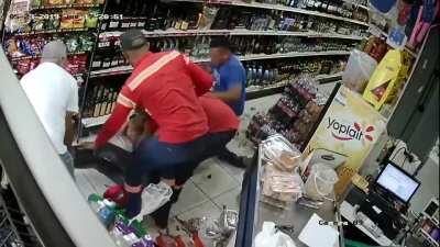 Robber gets a beatdown in brazil