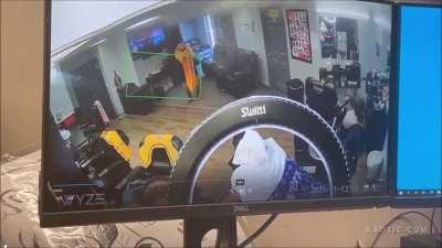 Real Ass Dude of the Century! Off Duty Cop takes care of business!