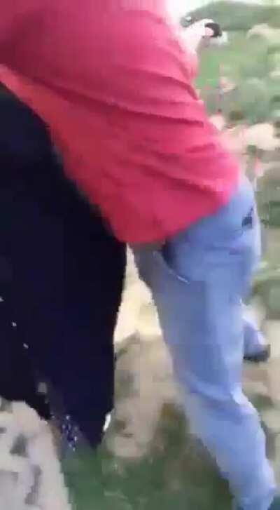 İstanbulda köpek beslediği için linç edilen kadın.bu dindarlar neden kendileri dışında her şeyden nefret ediyorlar? adamların iyilik namına savunduğu, arka çıktığı bir şey yok.