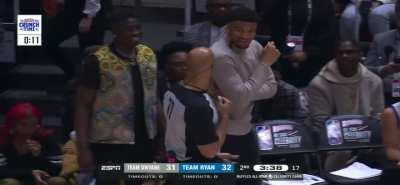 [Highlight] Giannis just yelled at Richard Jefferson: 